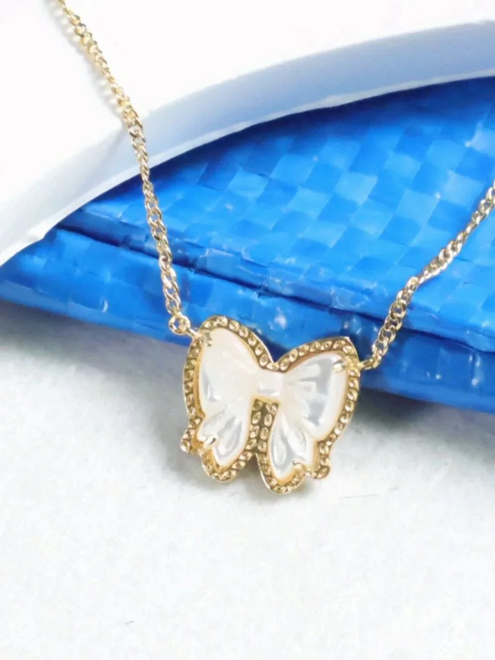 Kendra Scott Haley Bow Gold Ivory Mother-of-Pearl Necklace NEW Perfect condition - Picture 2 of 2